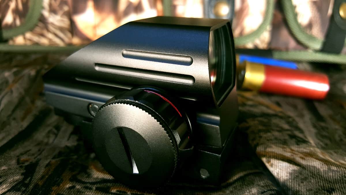 Red Dot vs Holographic Sight Which One to Choose? Gun Safe Tips